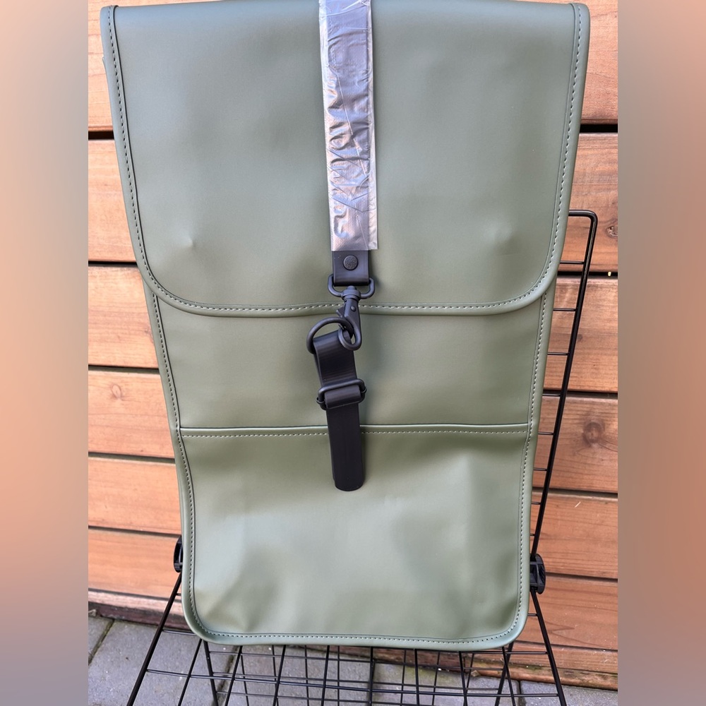 NWT RAINS unisex waterproof backpack in Evergreen color